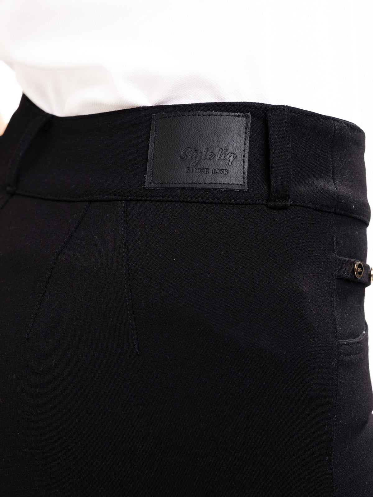 Pantalón Dril Femenino | Negro con Taches Decorativos