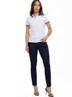 Polo femenino blanco con cuello café, vista 2