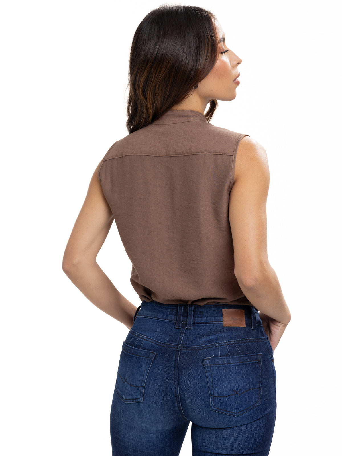 Blusa Femenina sin Mangas | Café con Cuello Nerú, vista 6
