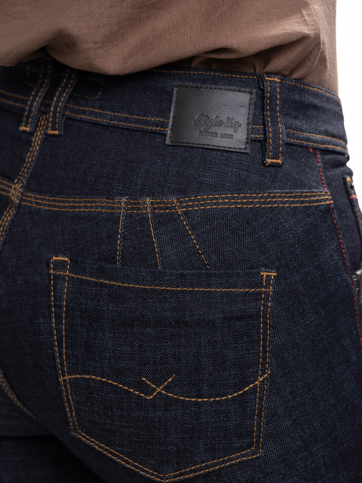 Jean Femenino | Azul Industrial Oscuro Tache Negro Cuero Boca de Bolsillo Derecho — foto 7