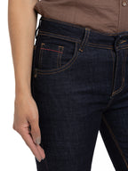 Jean Femenino | Azul Industrial Oscuro Tache Negro Cuero Boca de Bolsillo Derecho — foto 8
