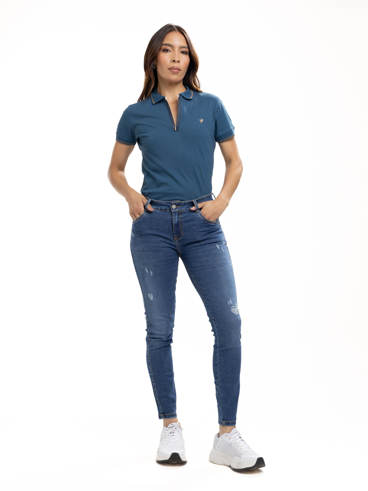 Jean Femenino | Azul Medio Desgastes Delanteros y Bordado en Parte de Pinza Derecha — foto 1