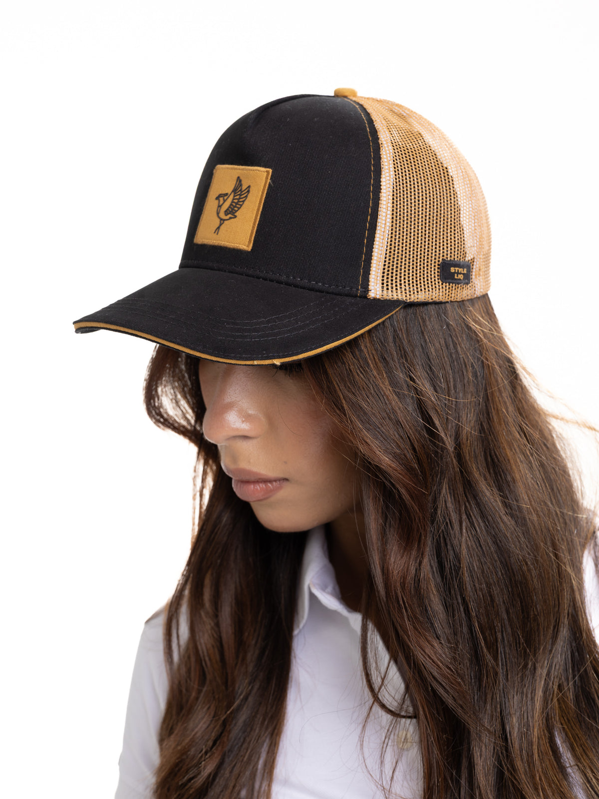 Gorra Unisex | Negro con Malla Mostaza y Logo Cuadrado