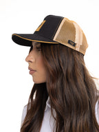 Gorra Unisex | Negro con Malla Mostaza y Logo Cuadrado