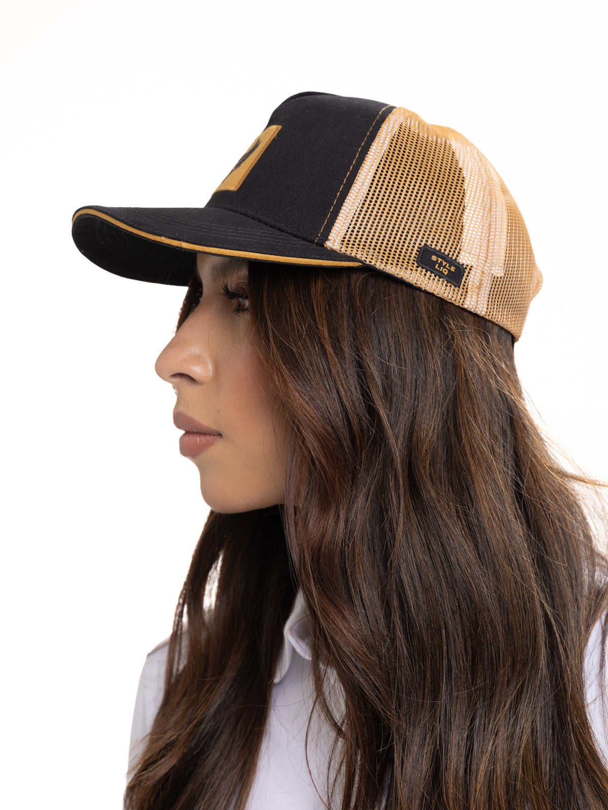 Gorra Unisex | Negro con Malla Mostaza y Logo Cuadrado