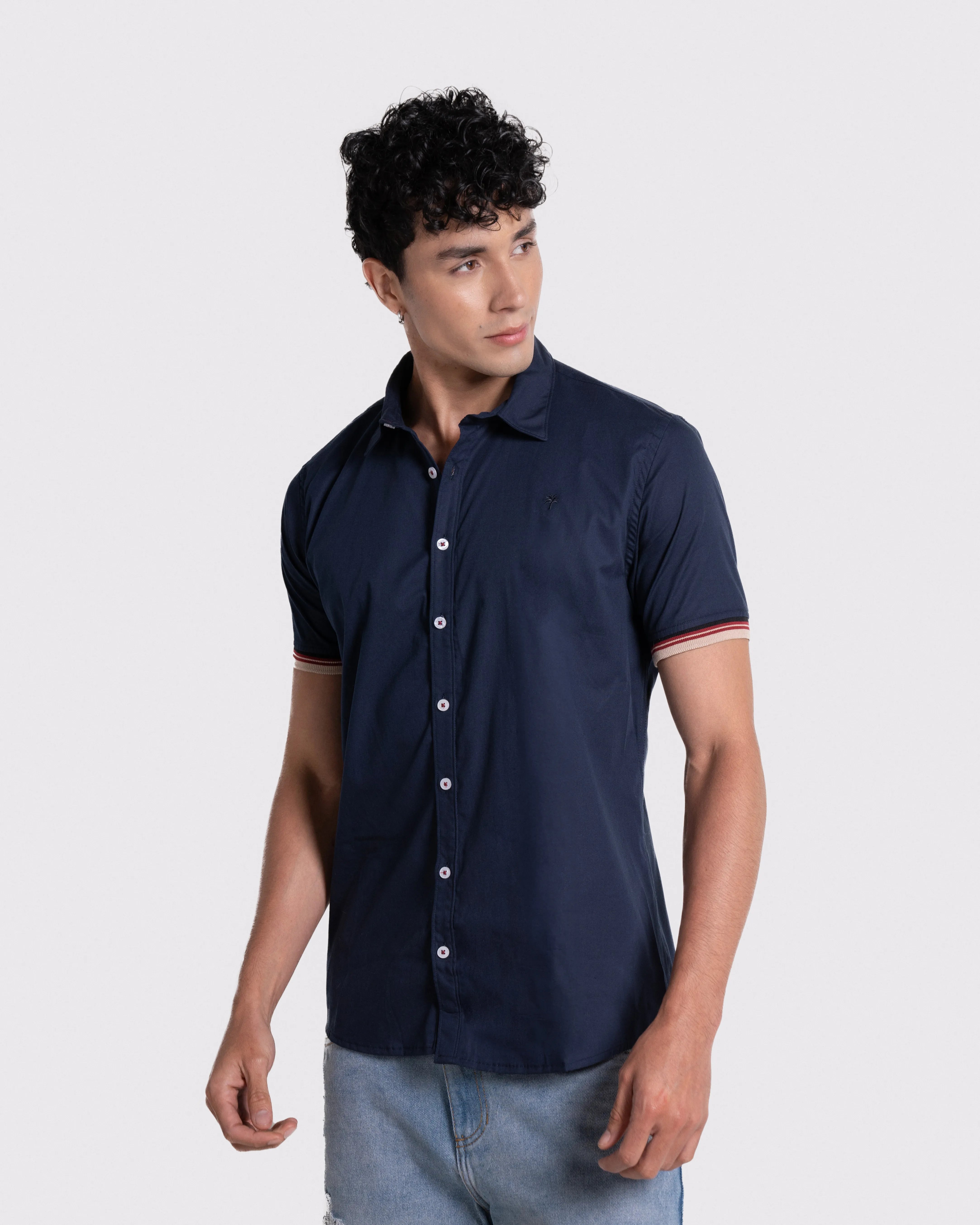 Camisa para hombre manga corta con puños tejidos color azul oscuro