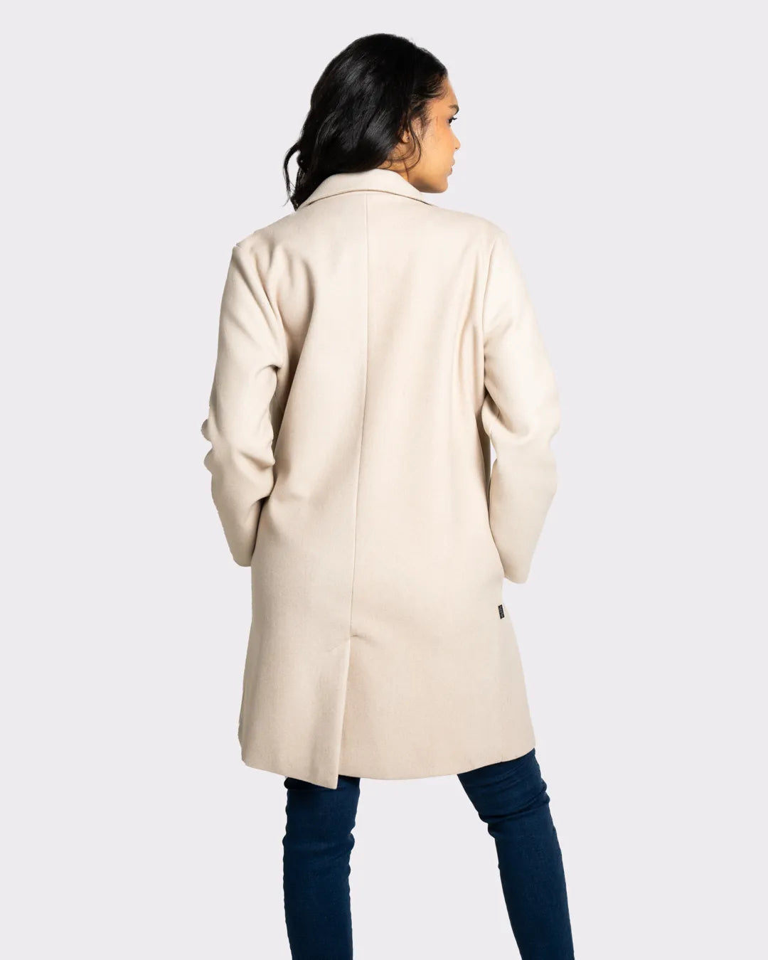 Abrigo para mujer color beige hasta la rodilla