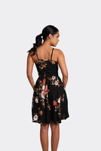 Vestido corto con tirantes, silueta semi-ajustada flores