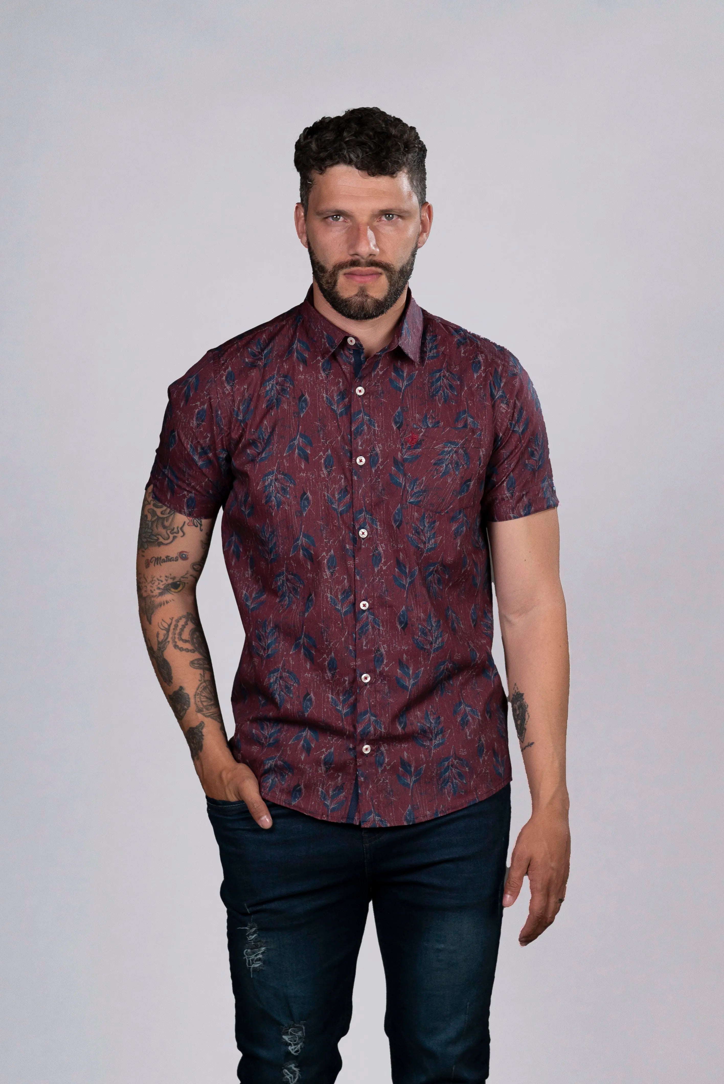 Camisa Vinotinto con Estampado Floral