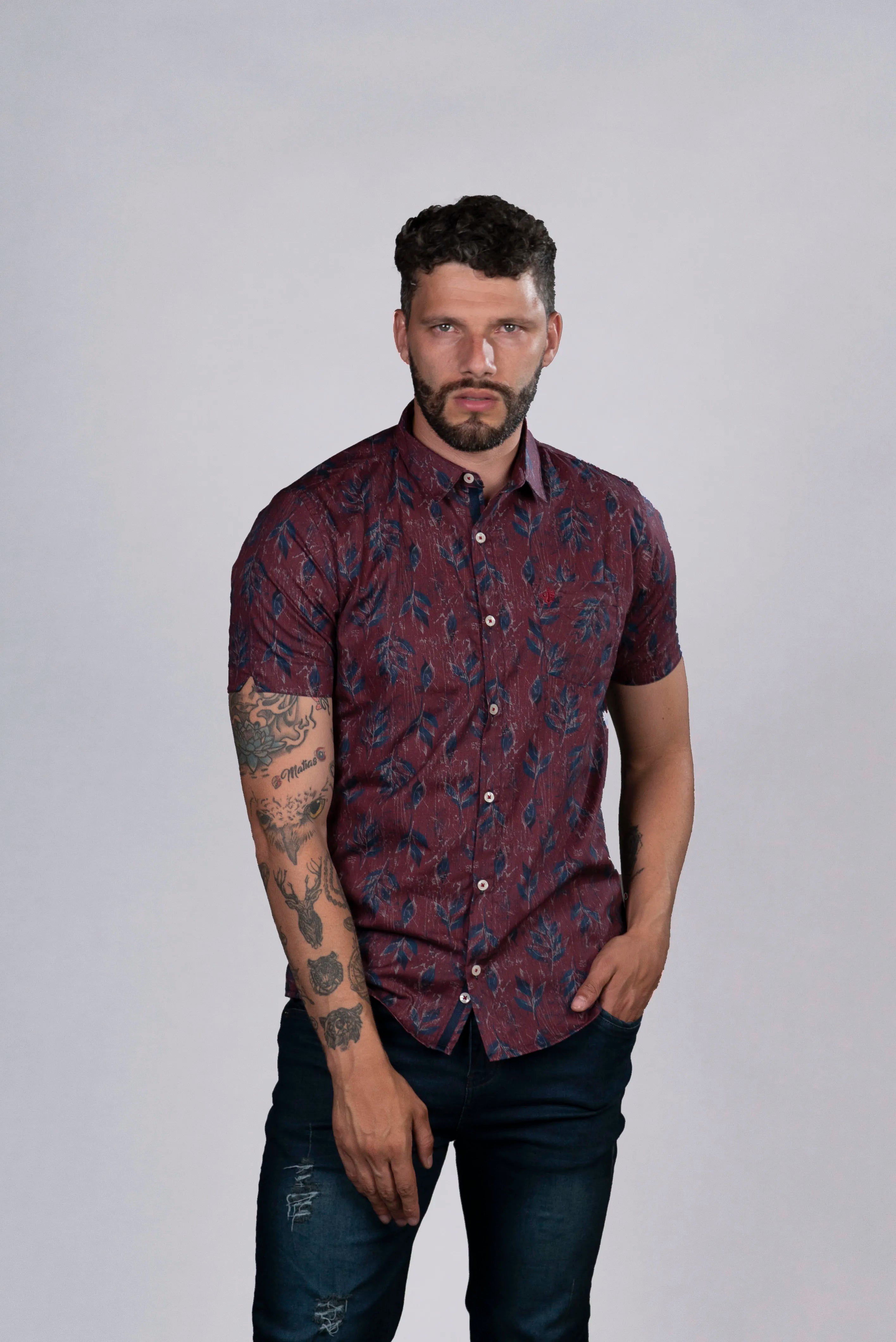 Camisa Vinotinto con Estampado Floral