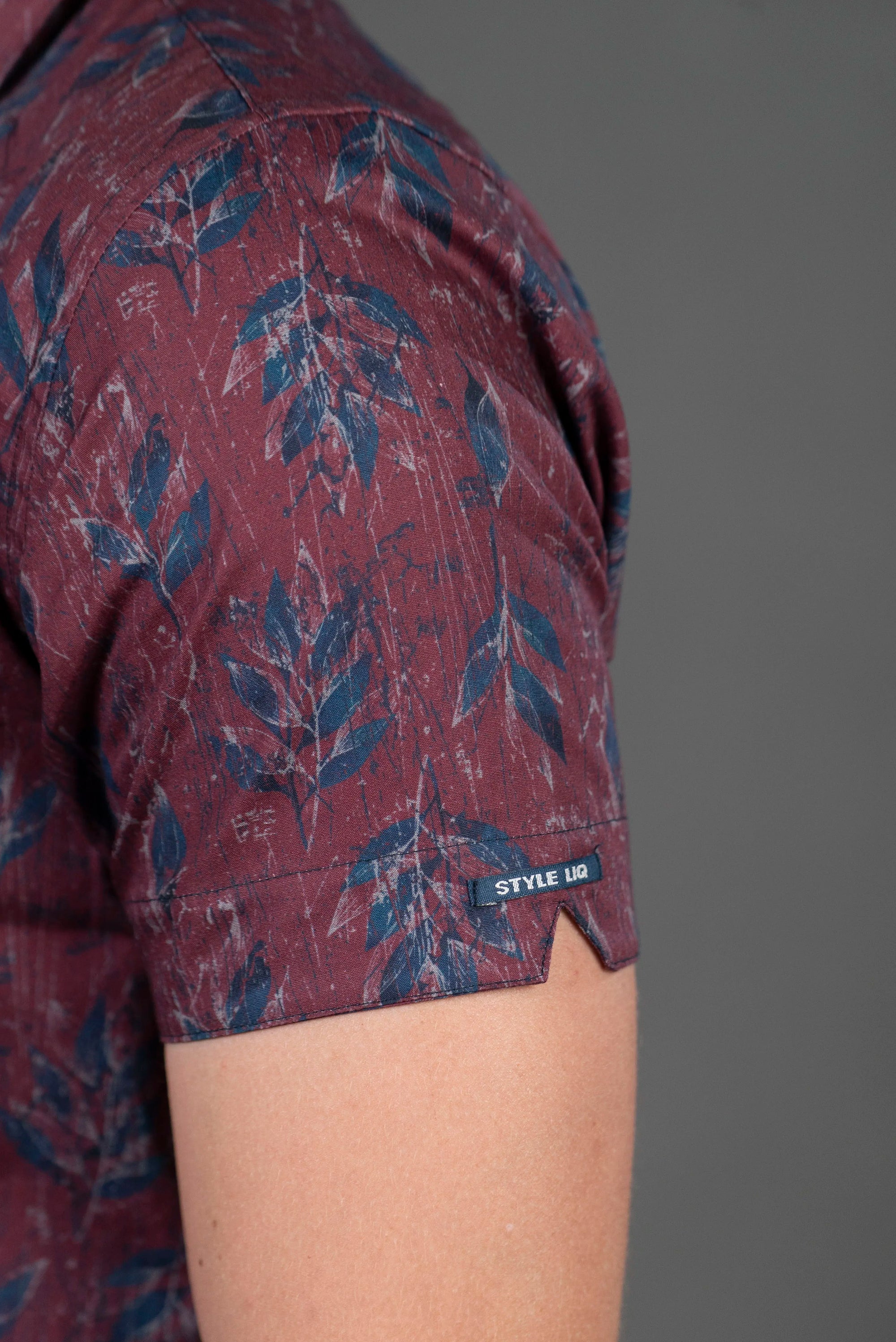 Camisa Vinotinto con Estampado Floral
