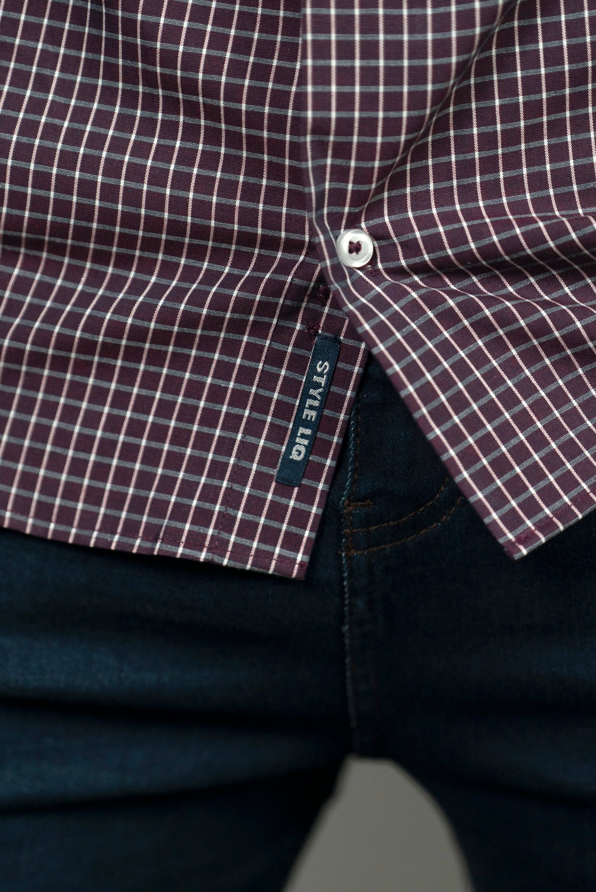 Camisa de Cuadros Vinotinto con Detalles en Blanco
