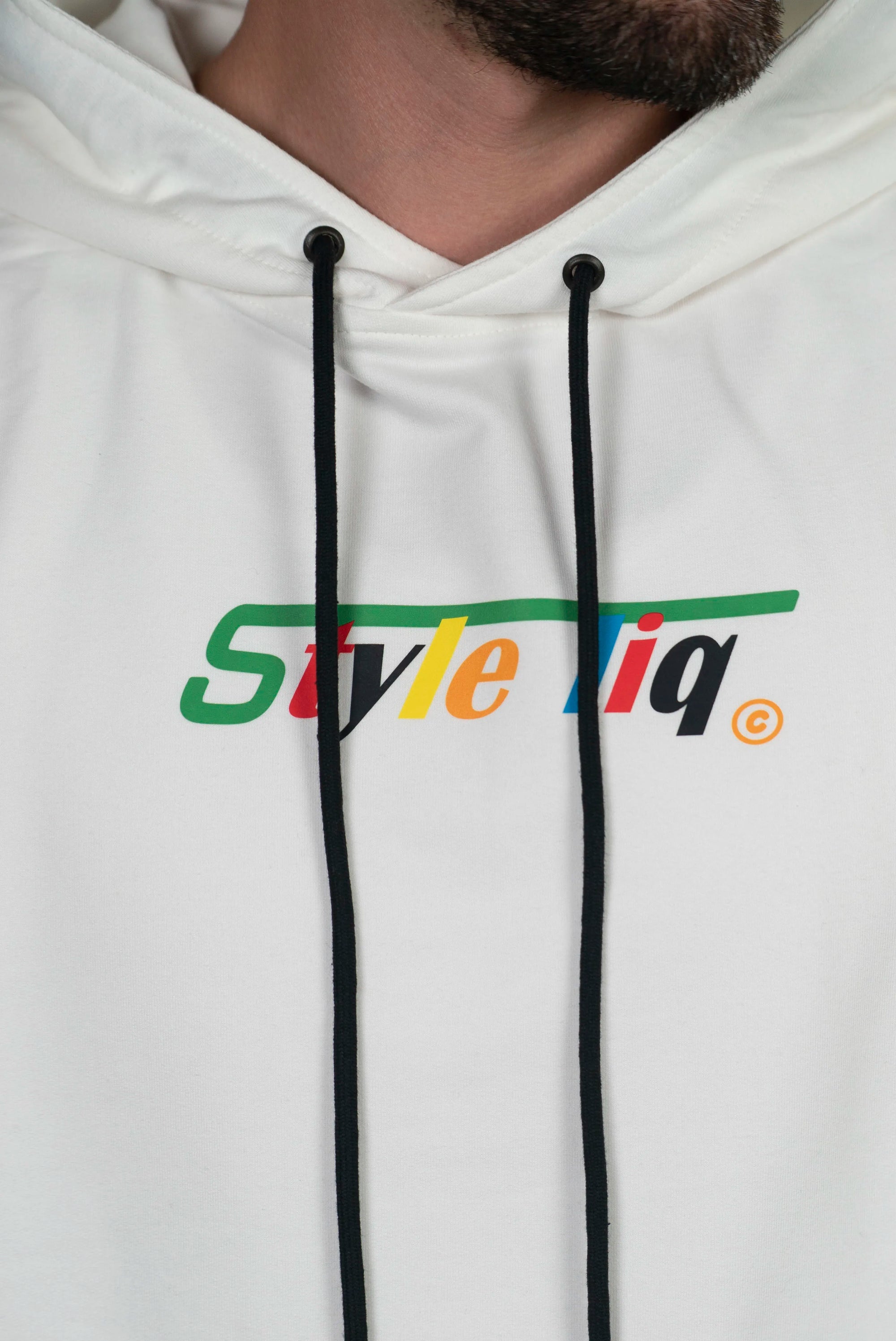 Hoodie Blanco con Estampado Colorido y Logo Style Liq