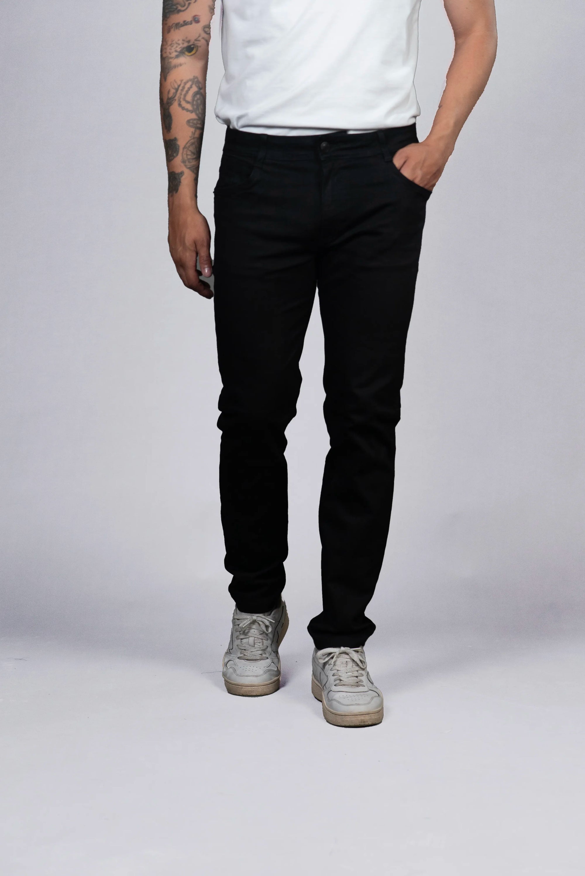 Jean Negro Ajustado Color Negro Clasico