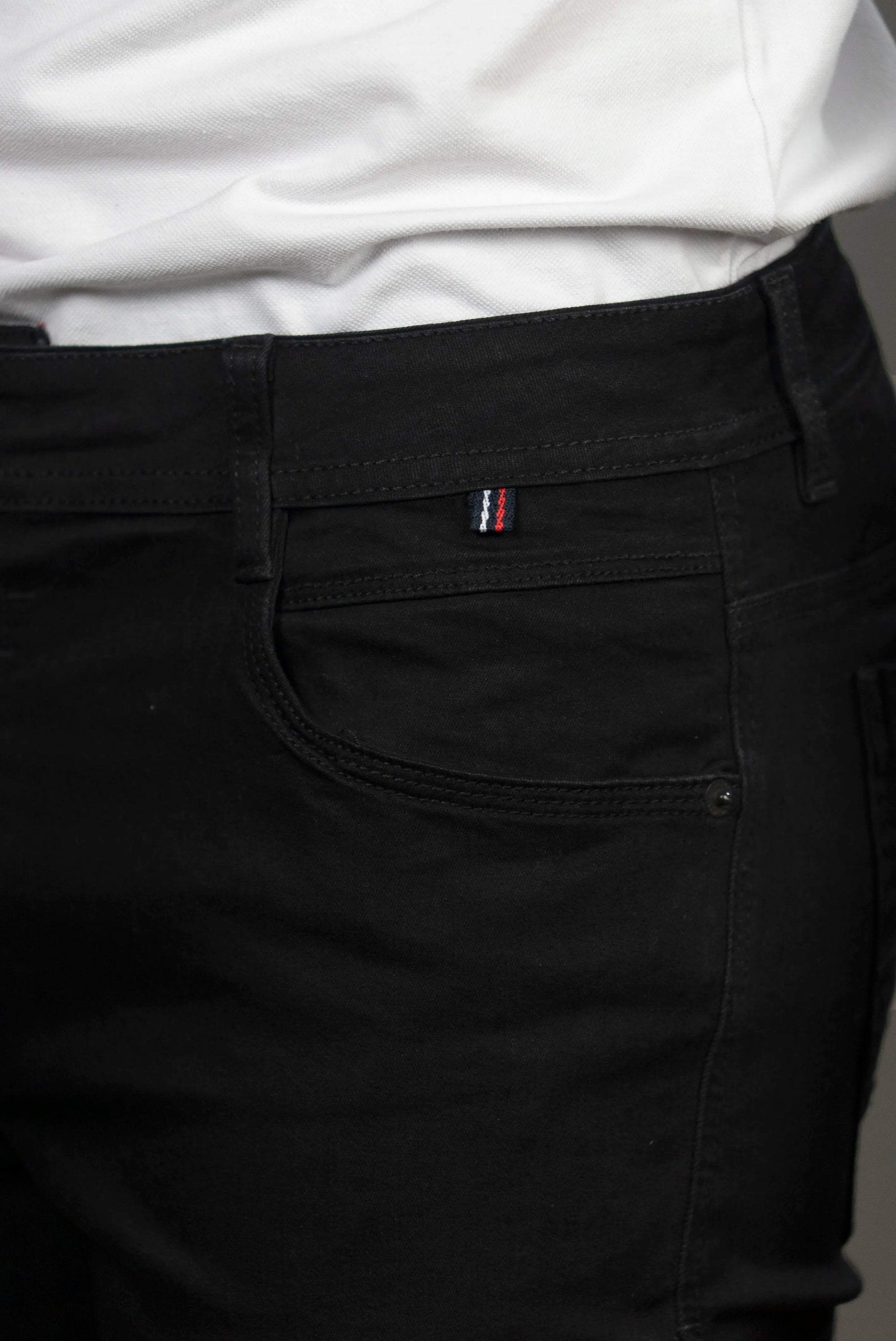 Jean Negro Ajustado Color Negro Clasico