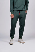 Jogger Verde con Detalles en Rojo (Hombre)