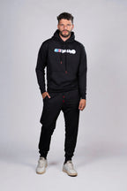 Hoodie Negro con Estampado y Detalles en Rojo