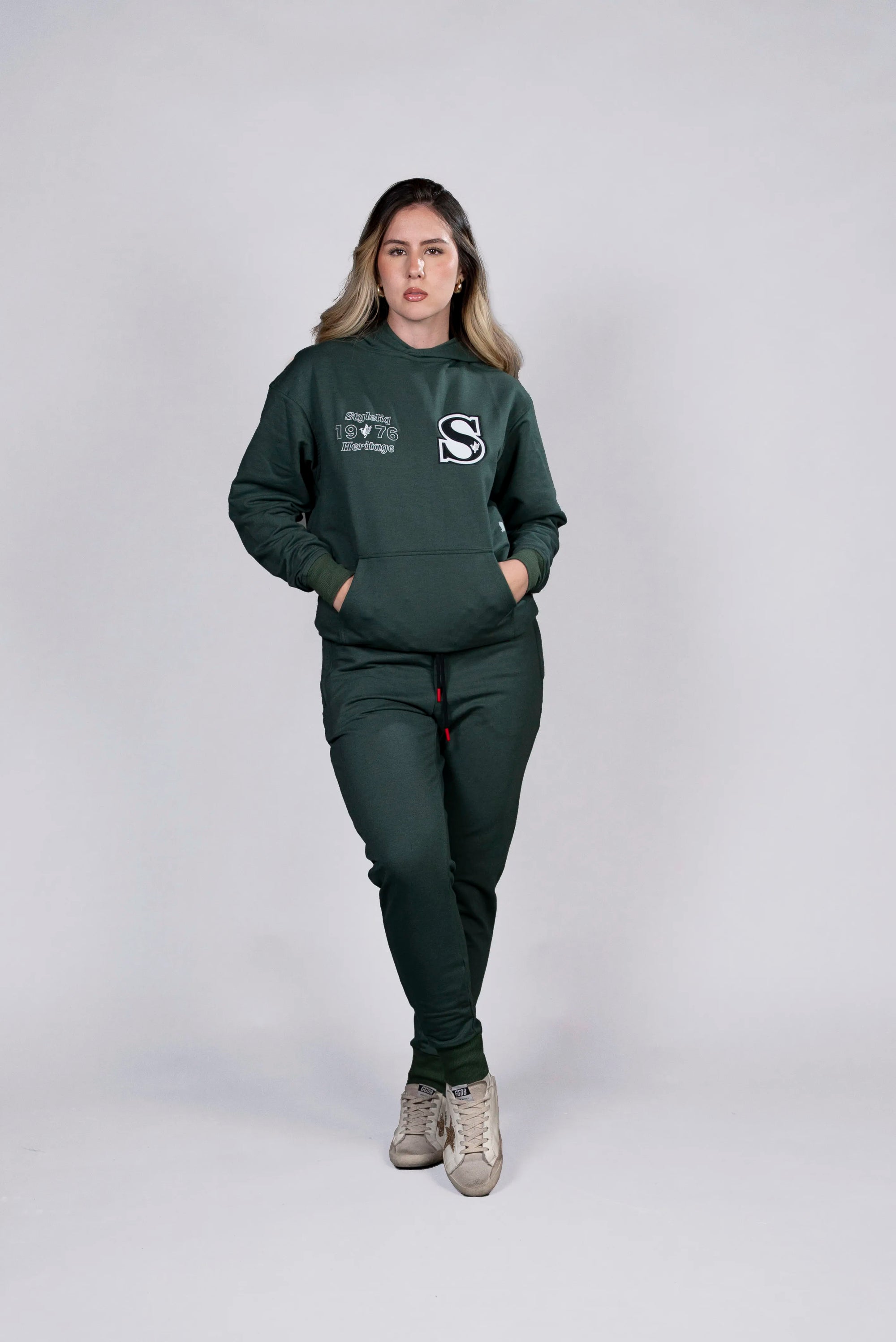 Hoodie Verde con Estampado "Style Liq 1976 Heritage" (mujer)
