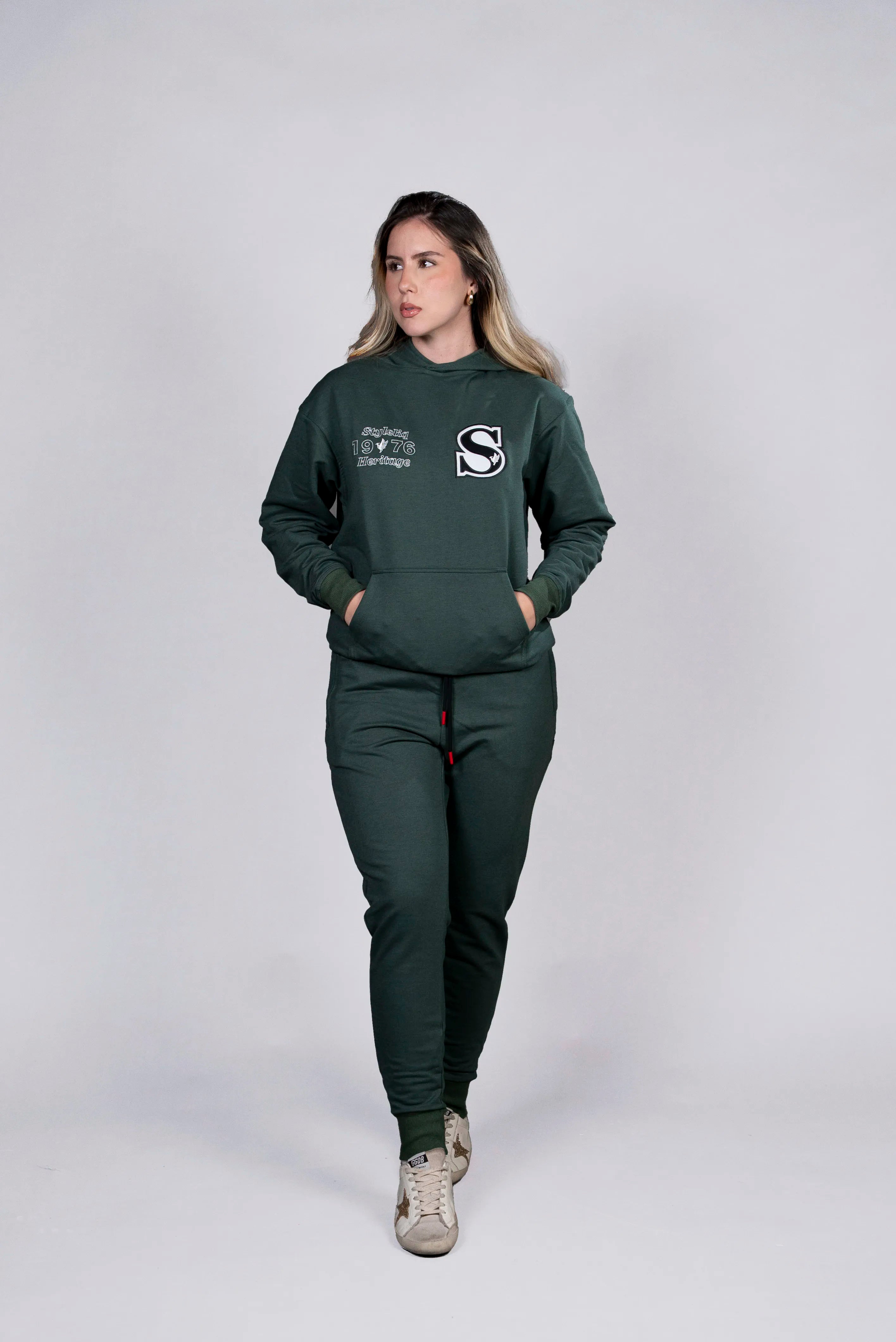 Hoodie Verde con Estampado "Style Liq 1976 Heritage" (mujer)
