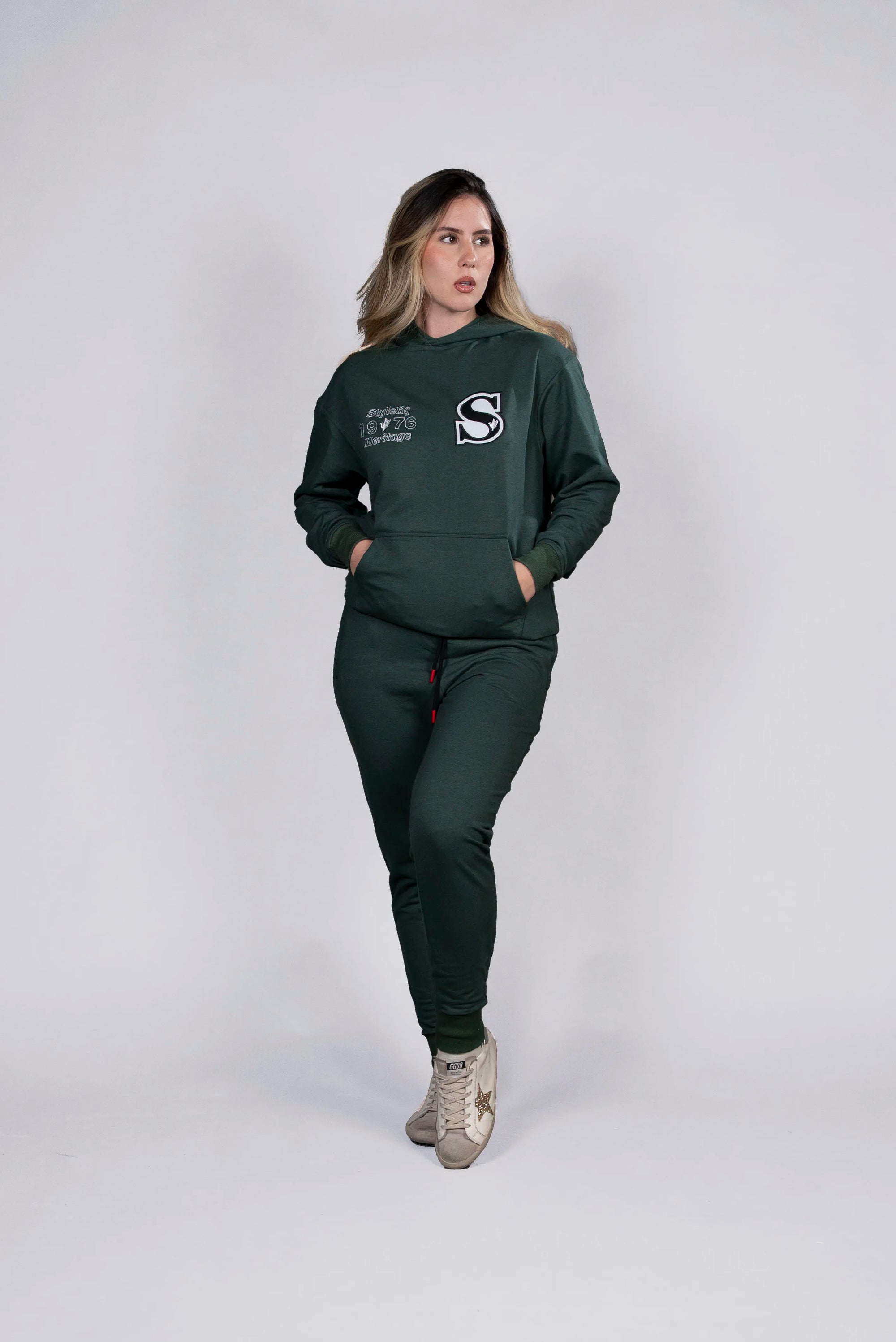 Hoodie Verde con Estampado "Style Liq 1976 Heritage" (mujer)