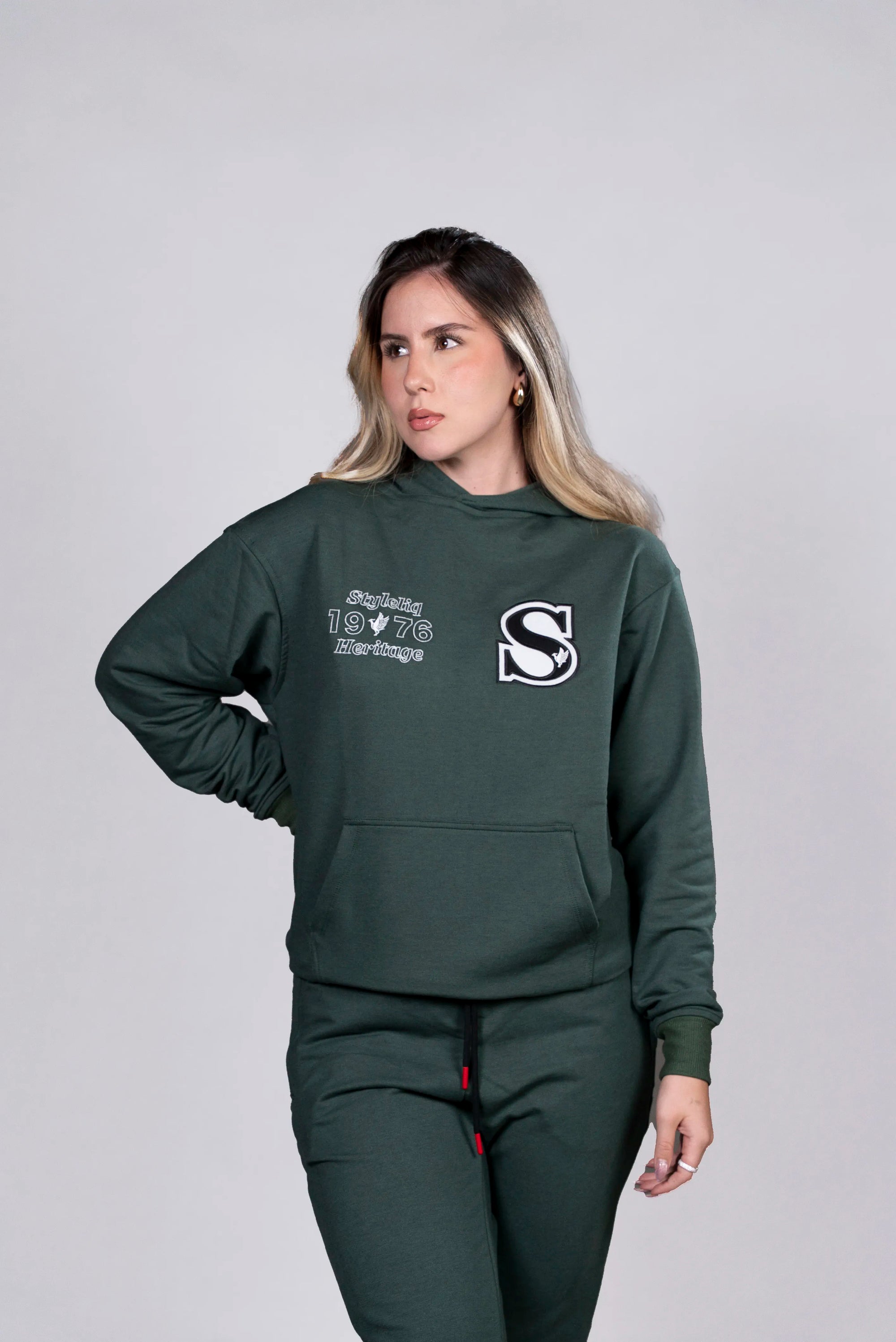 Hoodie Verde con Estampado "Style Liq 1976 Heritage" (mujer)