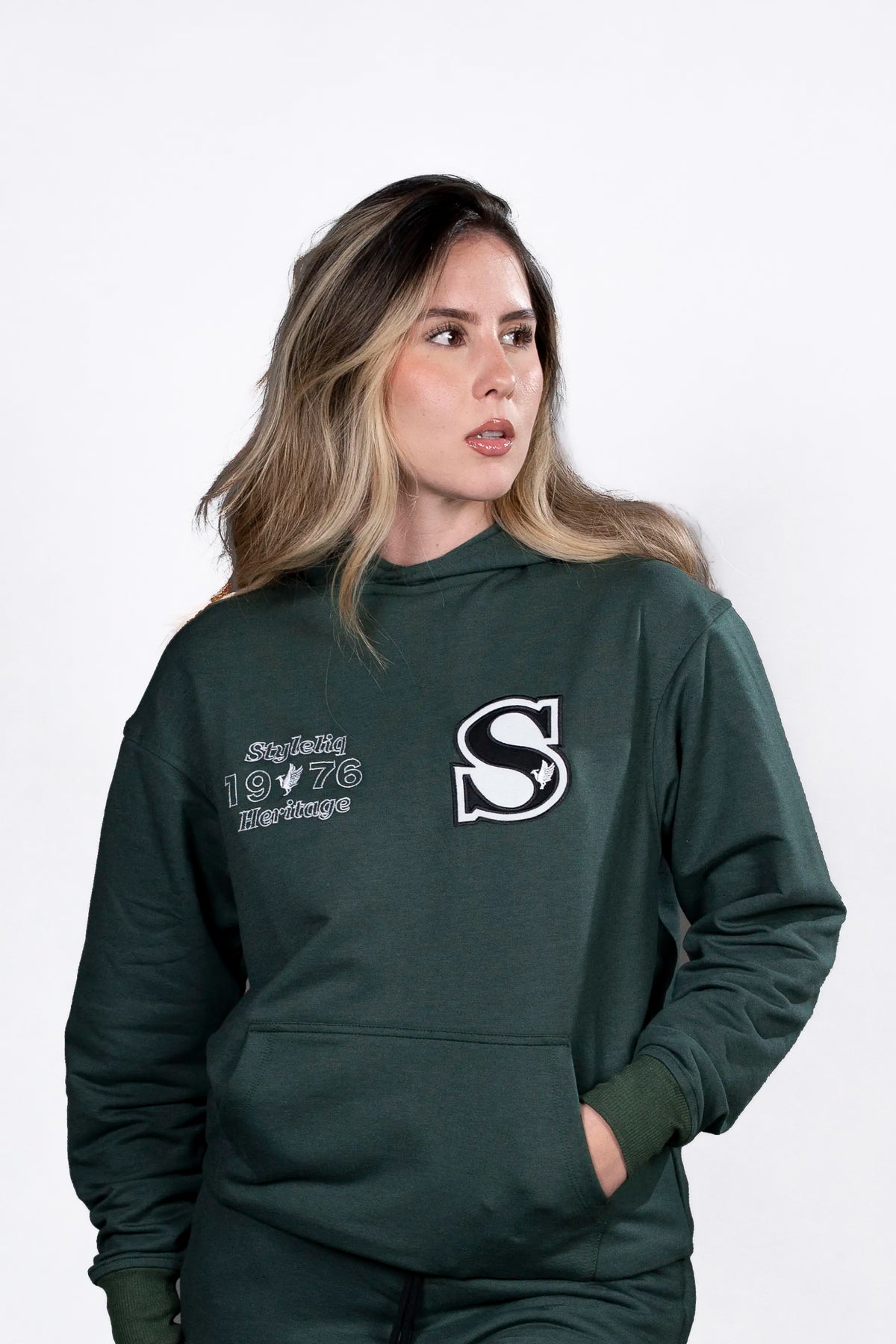 Hoodie Verde con Estampado "Style Liq 1976 Heritage" (mujer)