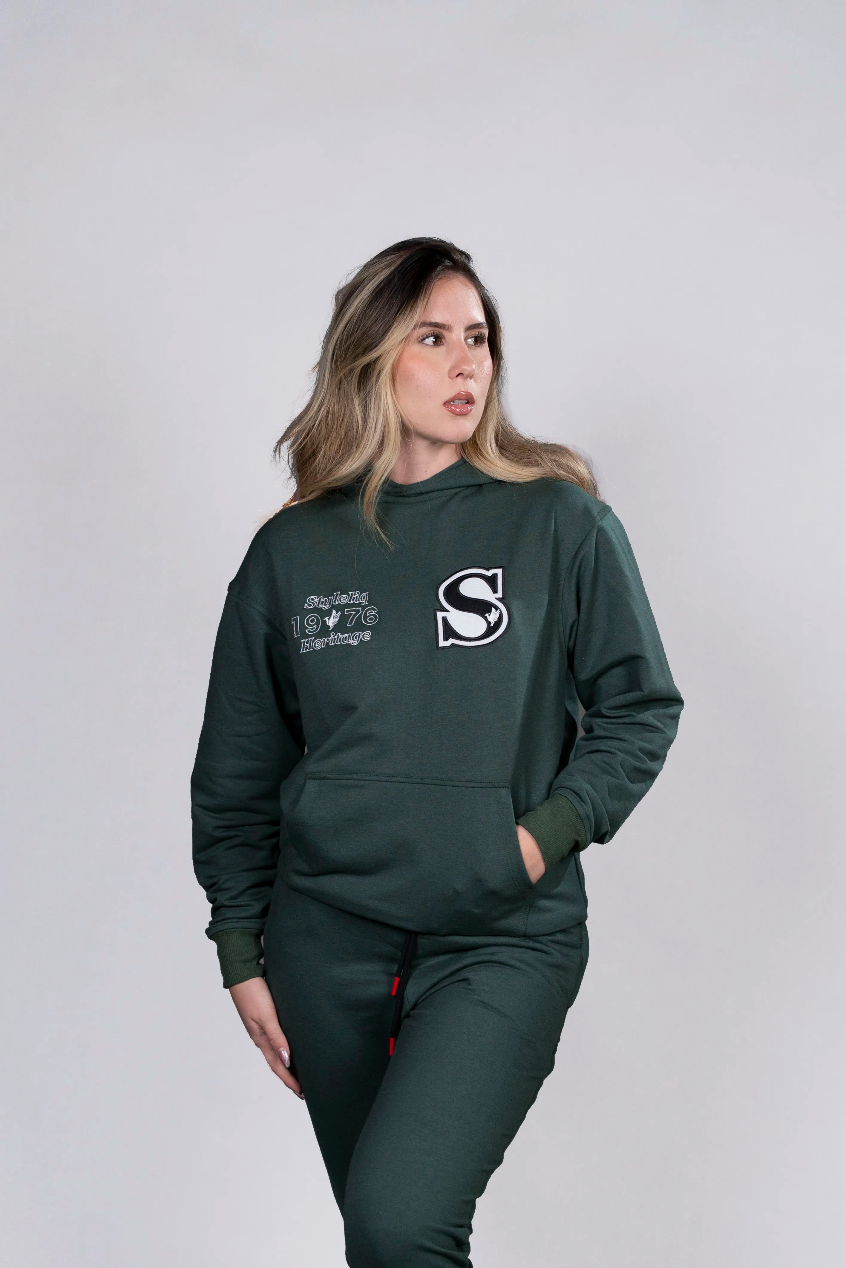 Hoodie Verde con Estampado "Style Liq 1976 Heritage" (mujer)