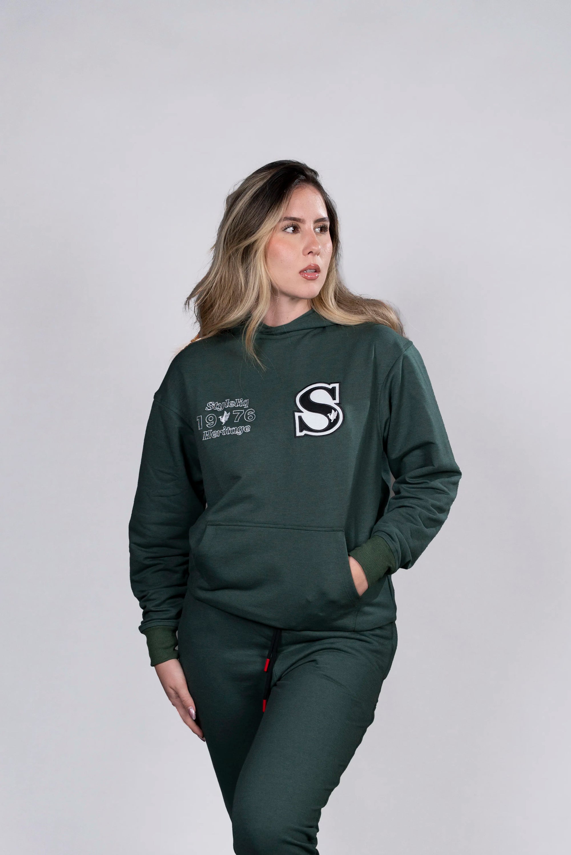 Hoodie Verde con Estampado "Style Liq 1976 Heritage" (mujer)