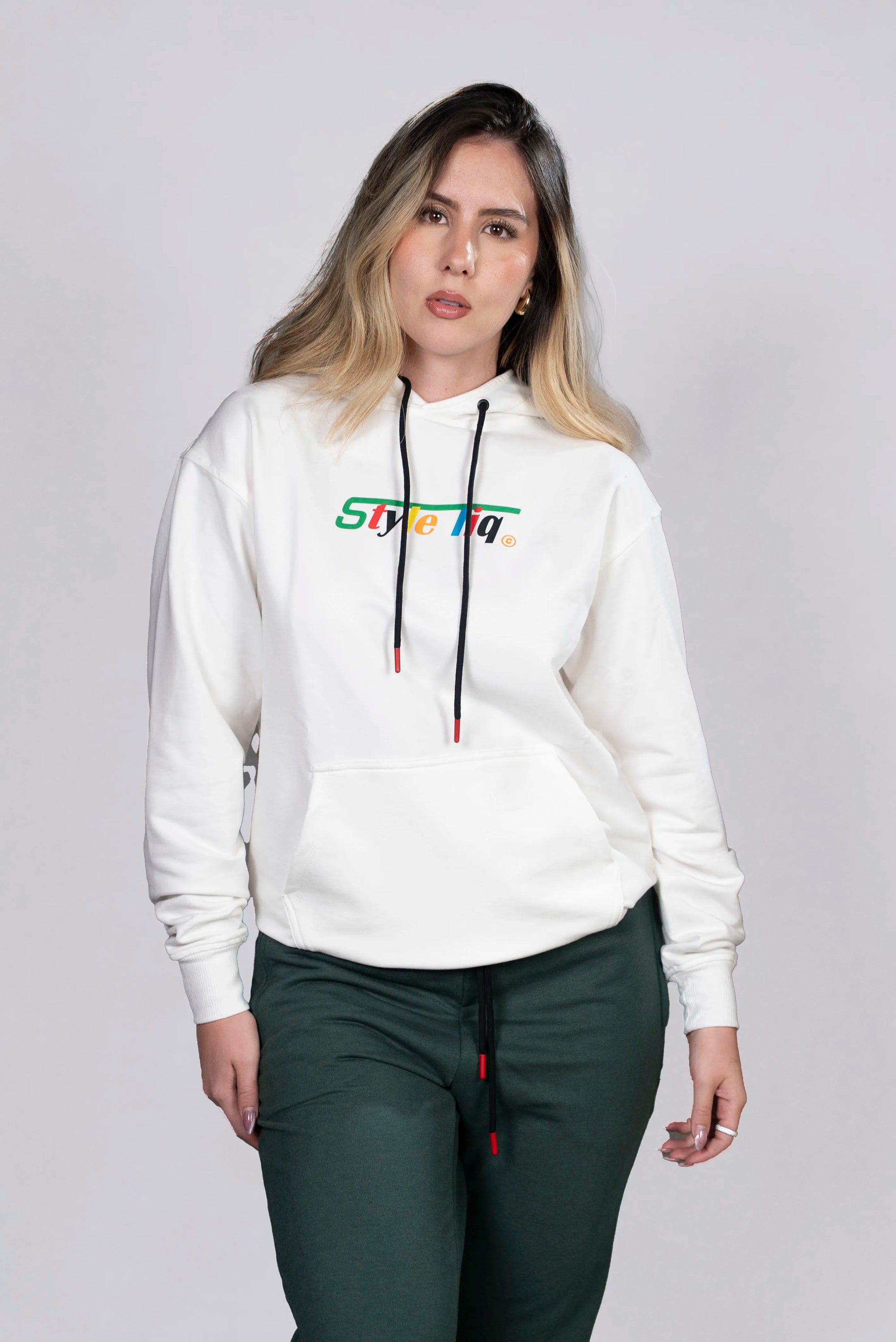 Hoodie Blanco con Estampado Colorido y Logo Style Liq (Mujer)