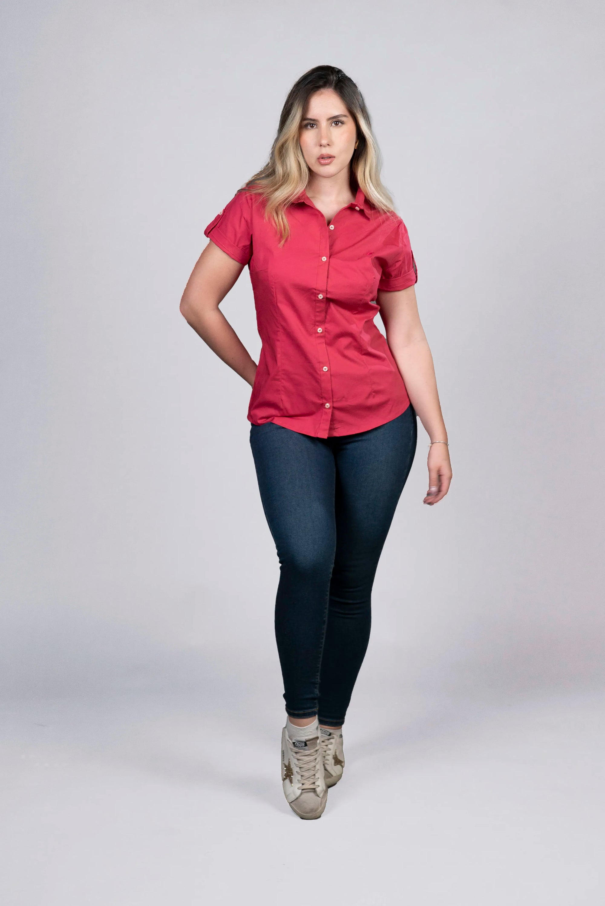 Blusa Roja de Botones Frontales