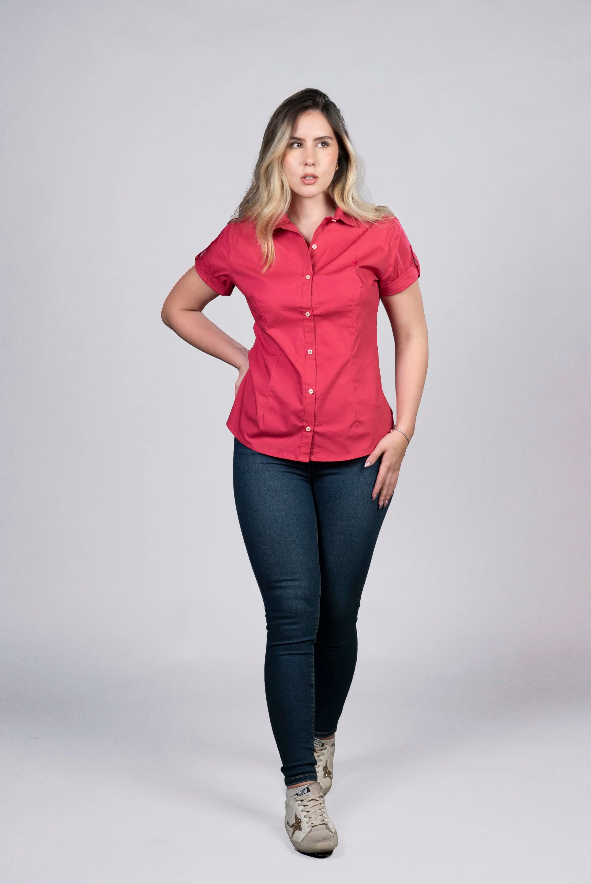 Blusa Roja de Botones Frontales