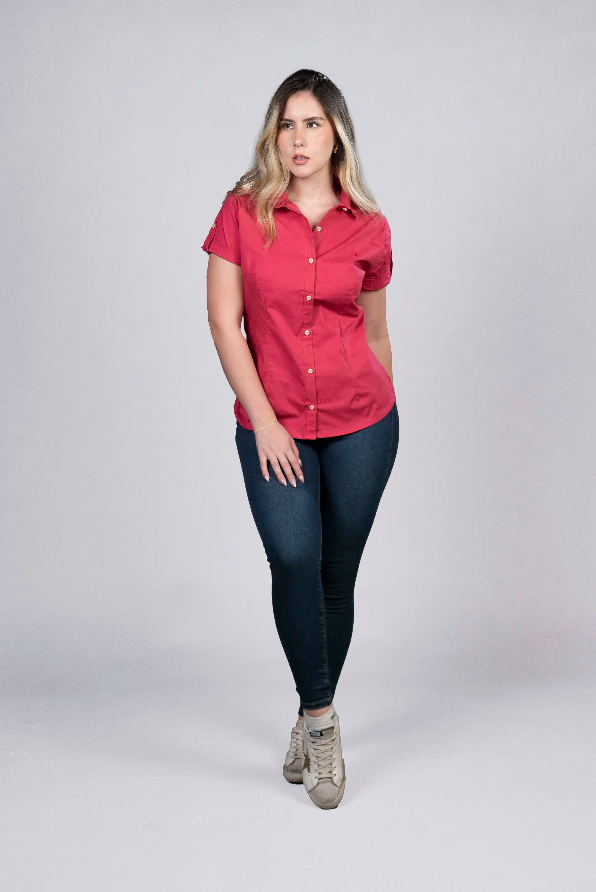 Blusa Roja de Botones Frontales