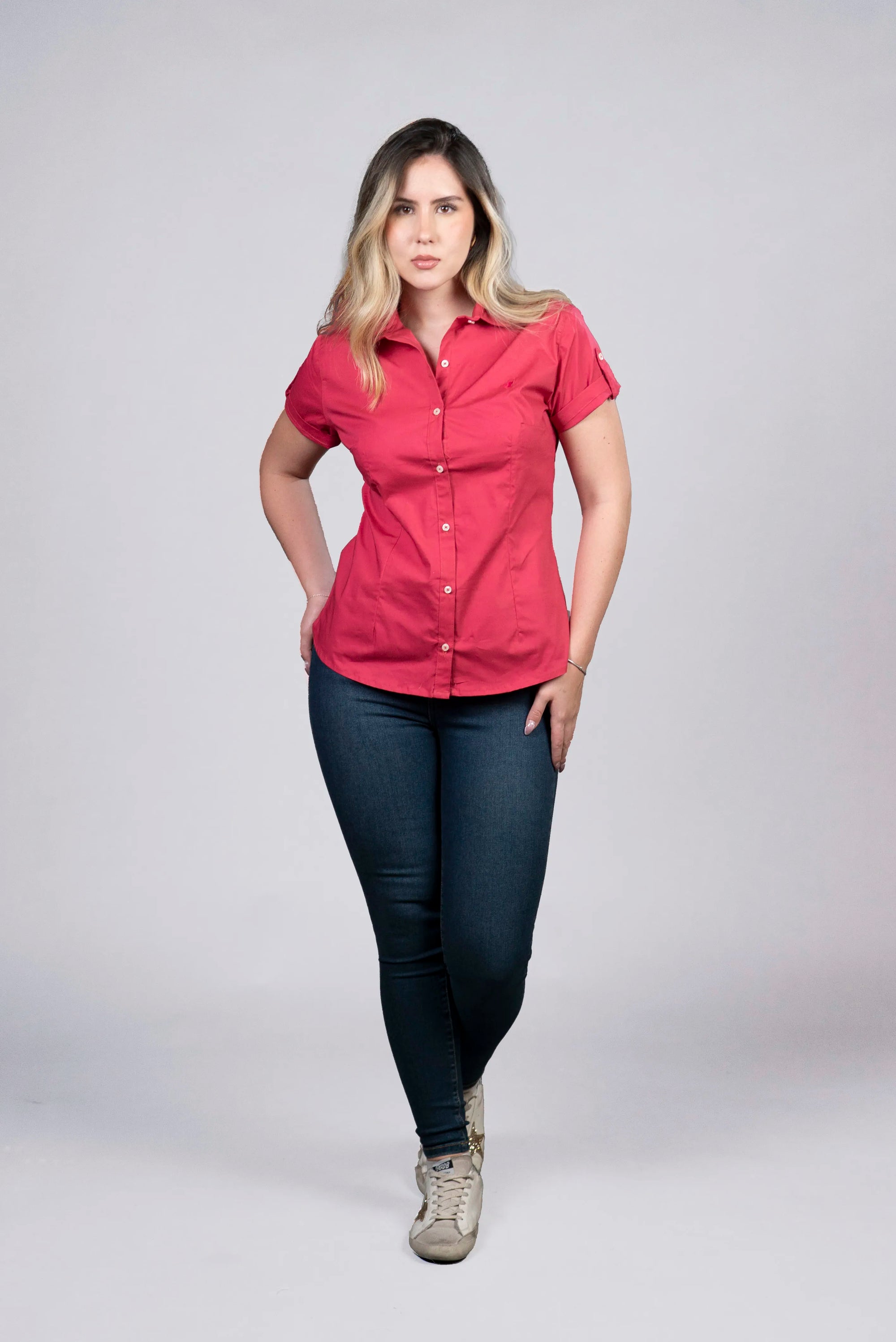 Blusa Roja de Botones Frontales