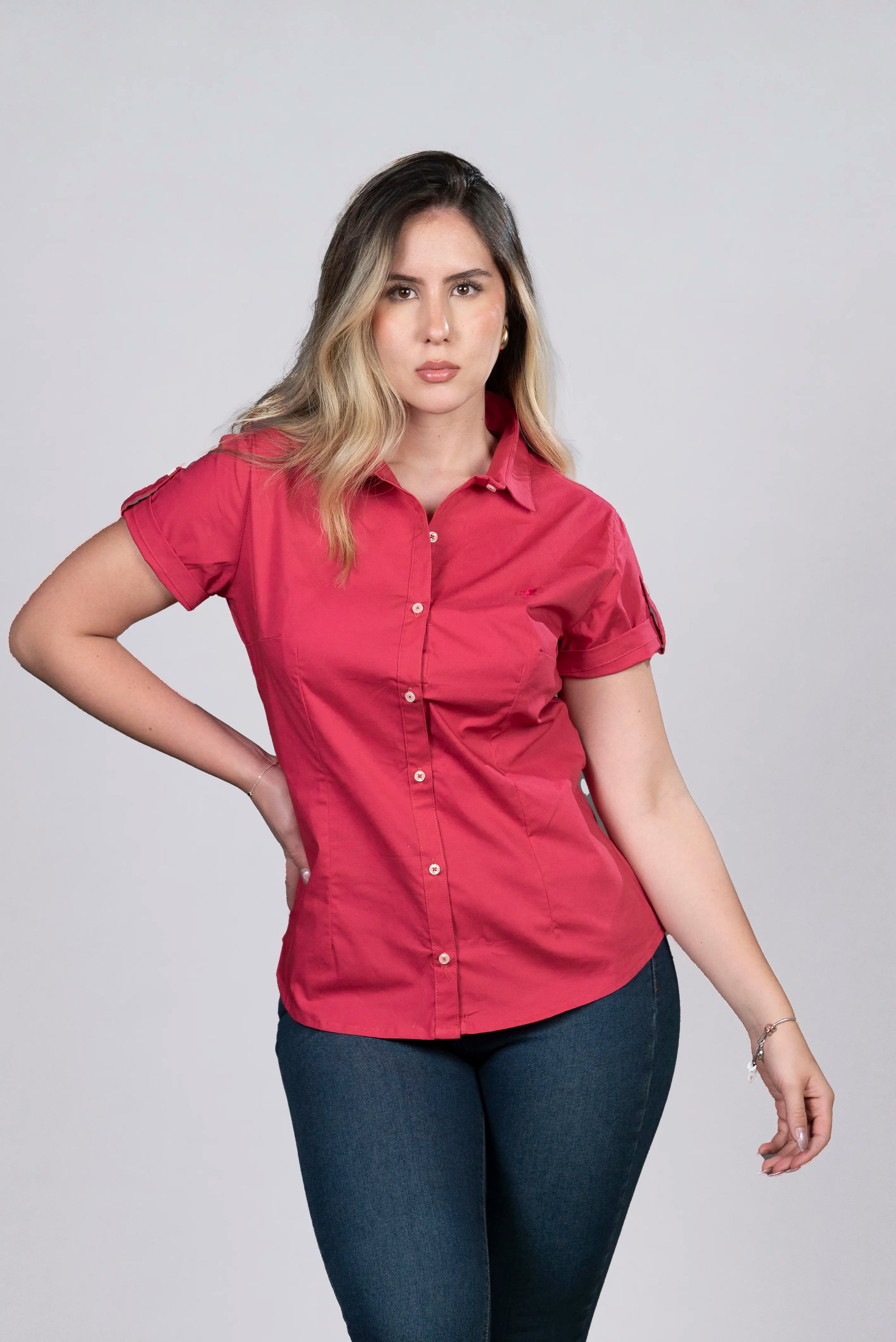 Blusa Roja de Botones Frontales