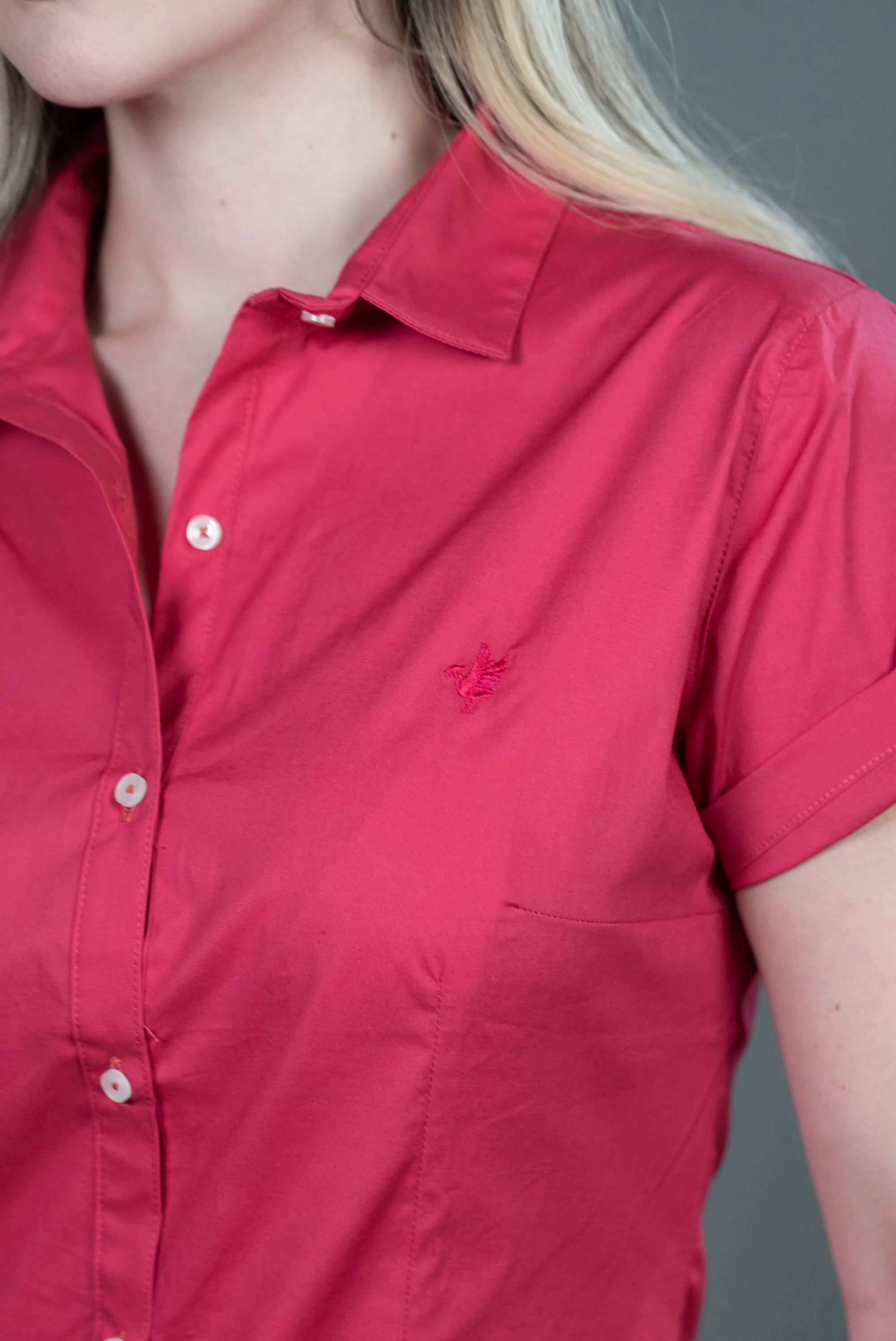 Blusa Roja de Botones Frontales