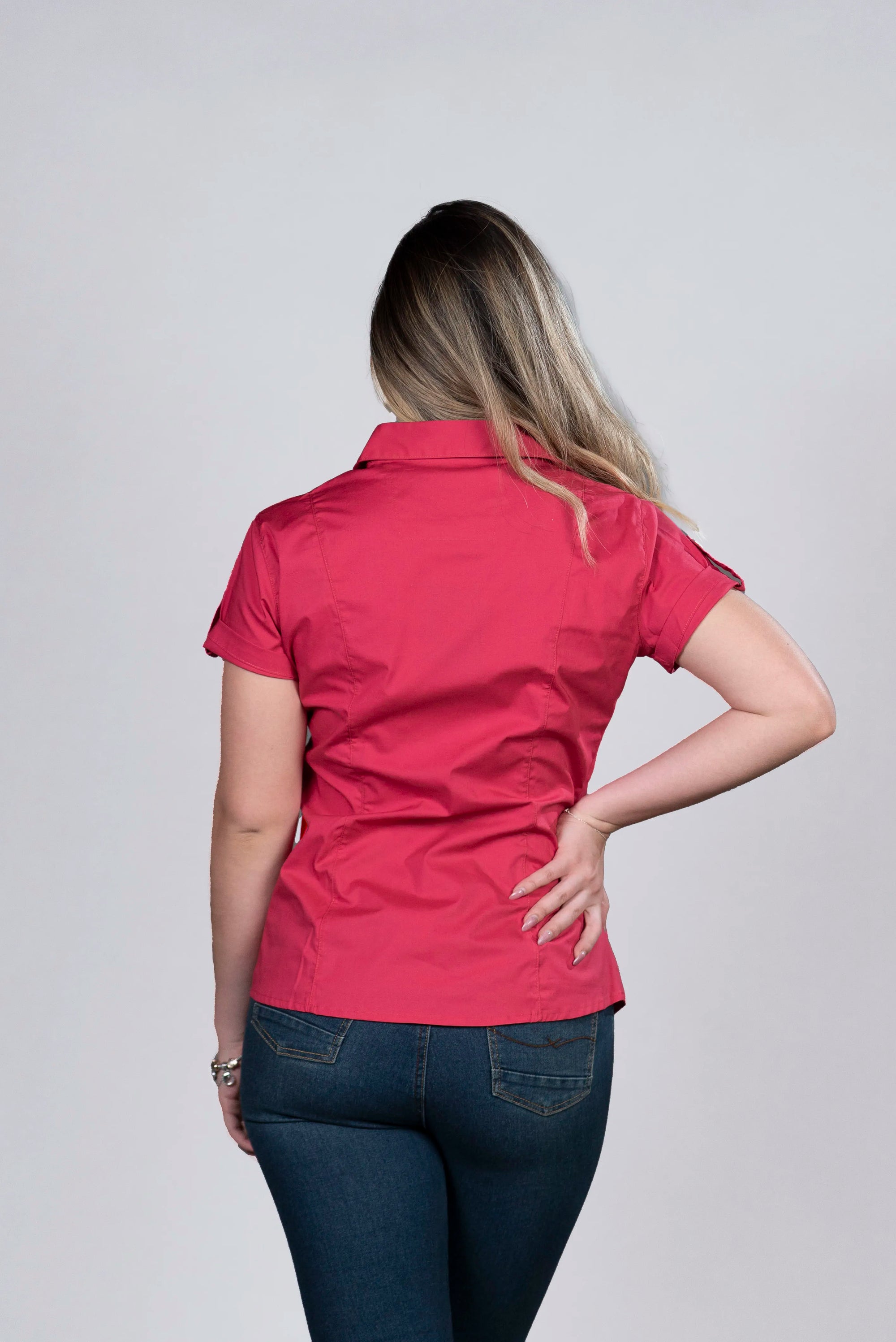 Blusa Roja de Botones Frontales