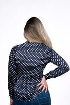 Blusa de Puntos Azul con Detalles Elegantes