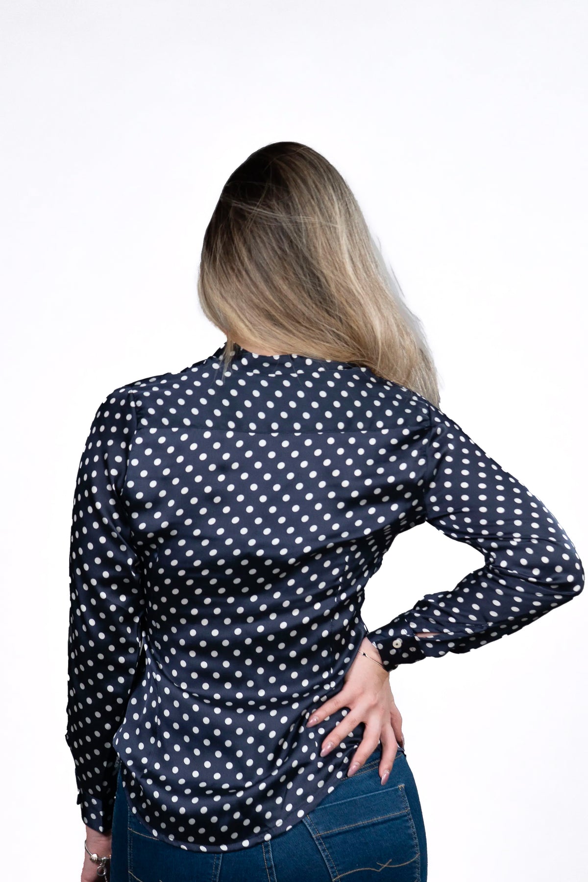 Blusa de Puntos Azul con Detalles Elegantes