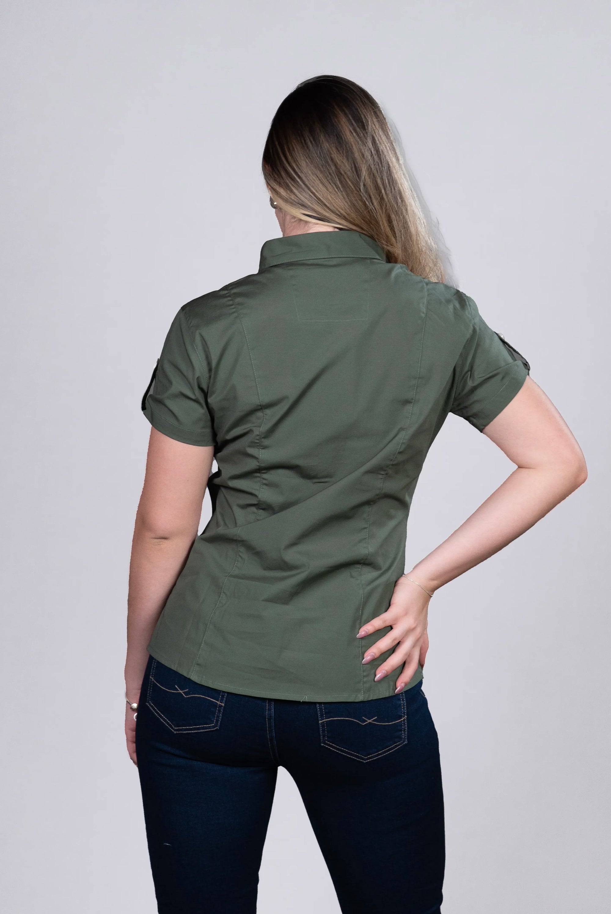 Blusa Verde con Botones Frontales