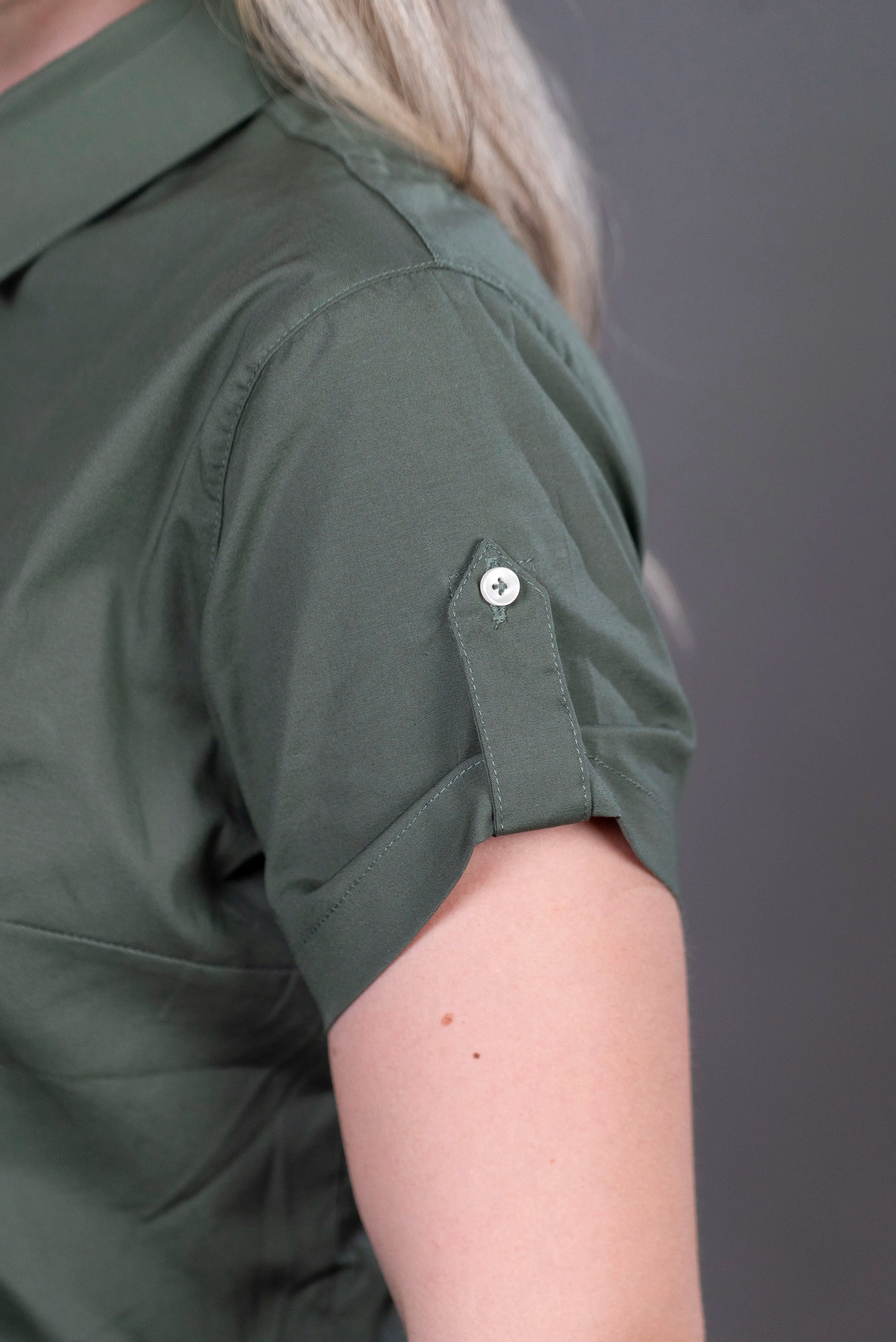 Blusa Verde con Botones Frontales