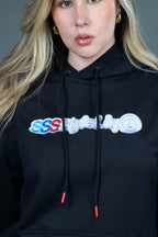 Hoodie Negro con Estampado y Detalles en Rojo (Mujer)