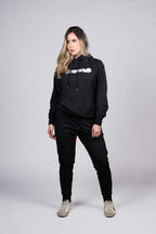 Hoodie Negro con Estampado y Detalles en Rojo (Mujer)
