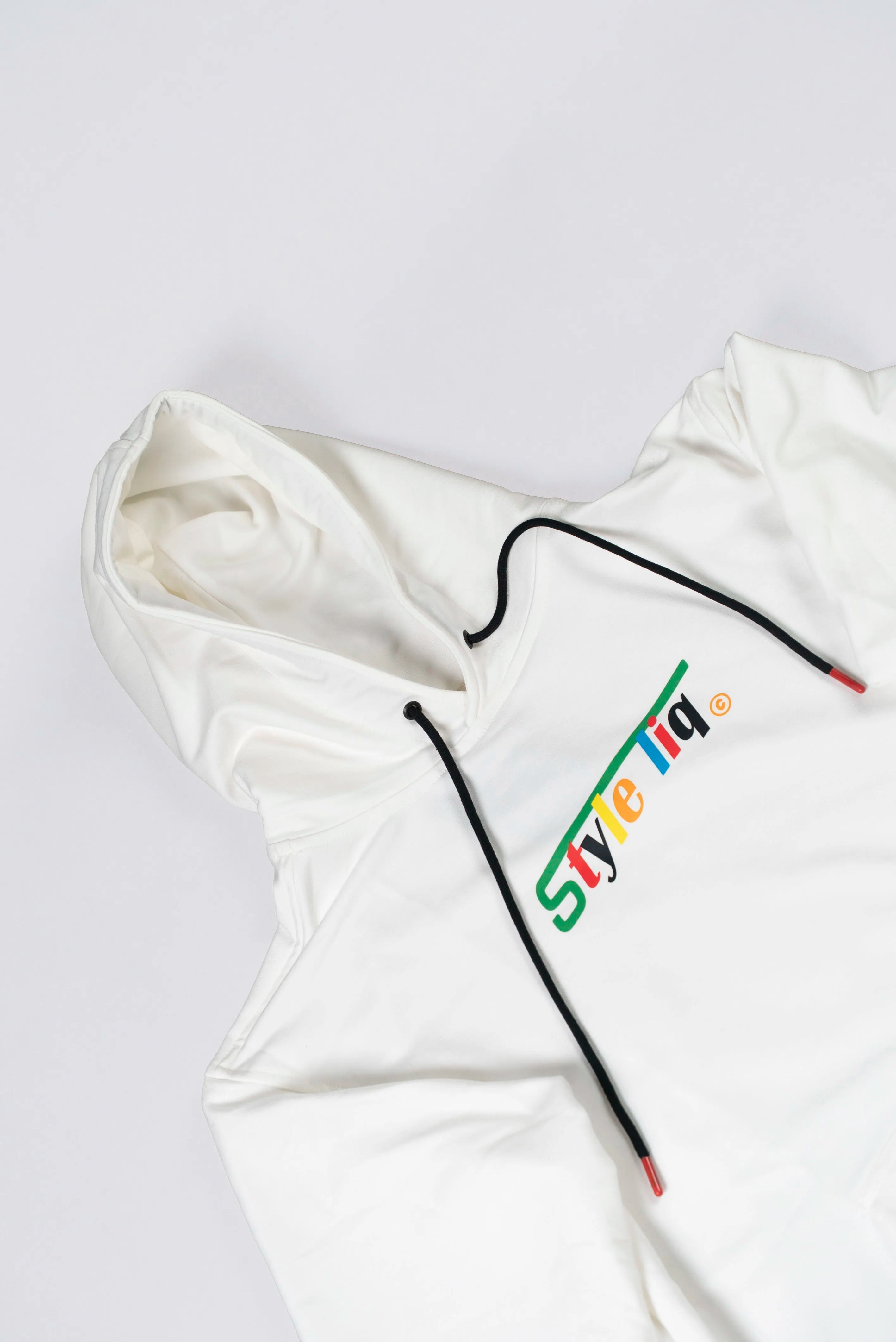 Hoodie Blanco con Estampado Colorido y Logo Style Liq