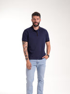 Polo Moda Masculino | Azul Oscuro Cremallera Tejida en Rib con Cuello a Tono y Línea Café, vista 1
