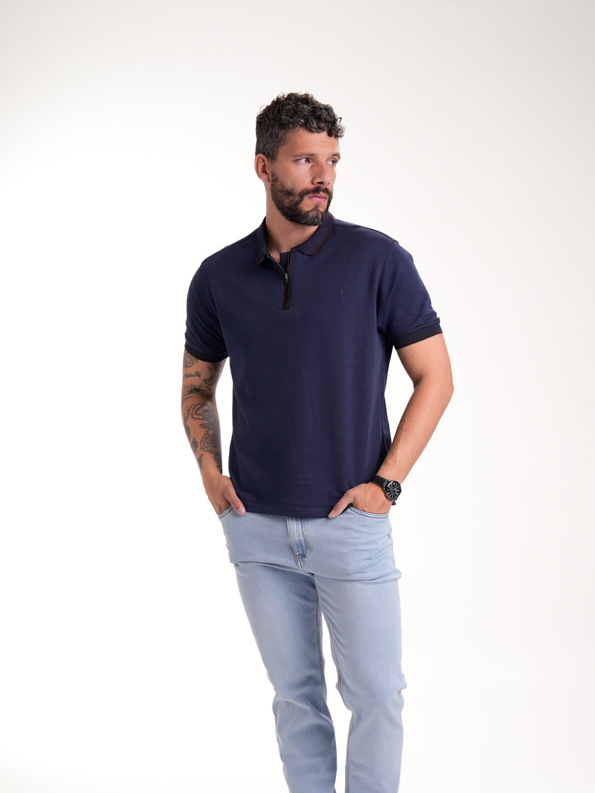 Polo Moda Masculino | Azul Oscuro Cremallera Tejida en Rib con Cuello a Tono y Línea Café, vista 2