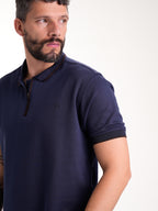Polo Moda Masculino | Azul Oscuro Cremallera Tejida en Rib con Cuello a Tono y Línea Café, vista 9