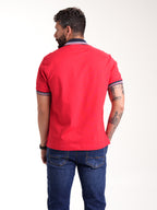Polo Moda Masculino | Rojo con Cuello Azul Oscuro y Ribete Tricolor — foto 6