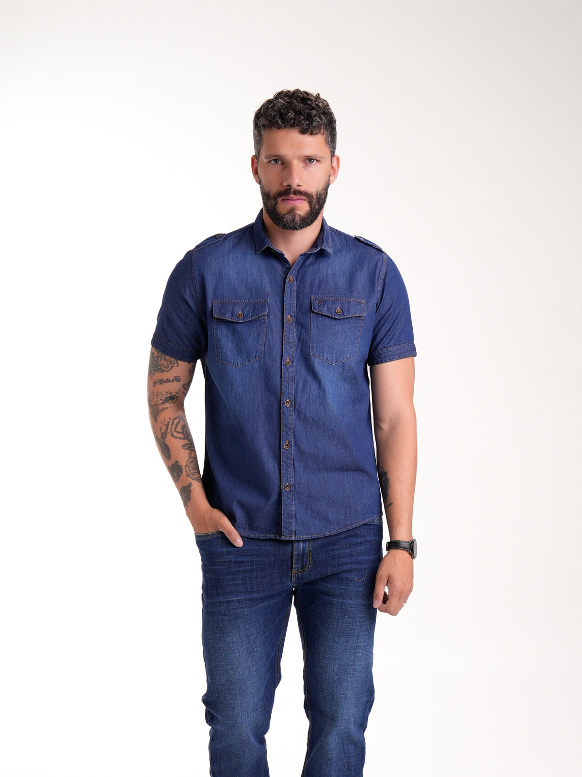 Camisa Masculina Manga Corta | Jean Azul Oscuro y Botones Cafés — foto 1