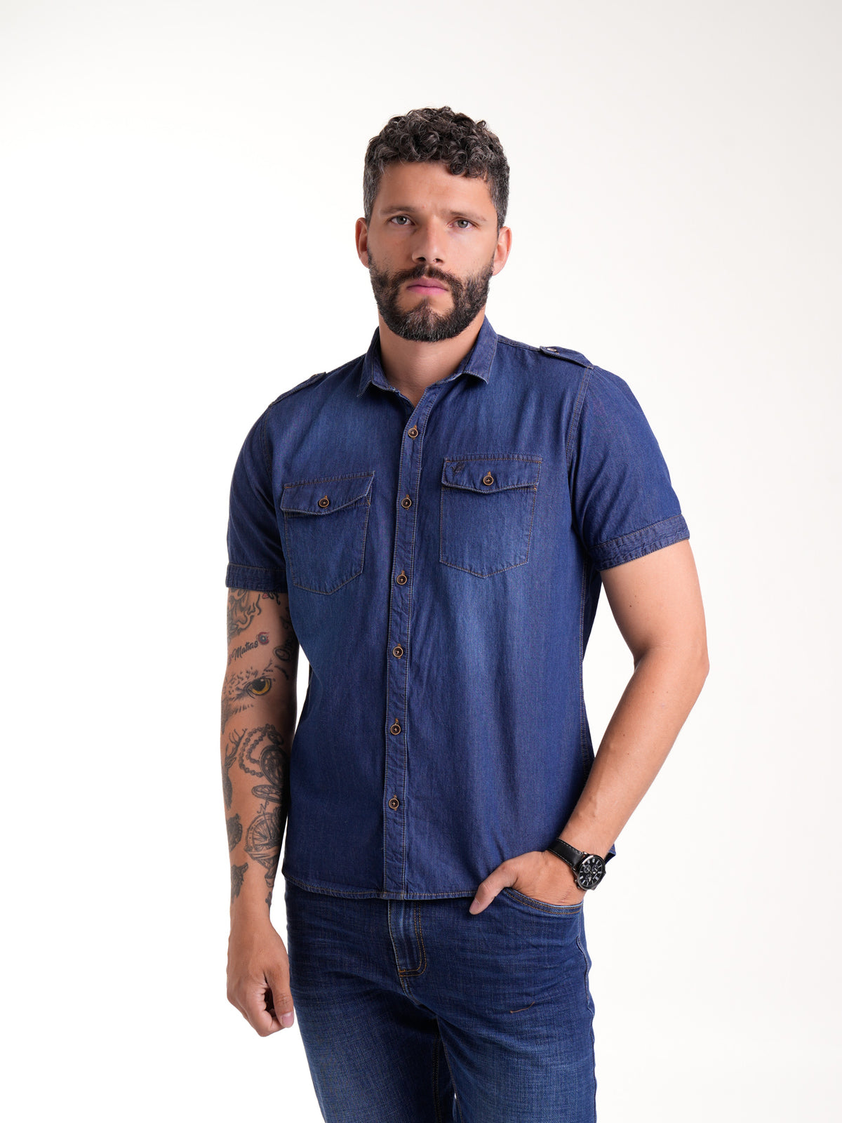 Camisa Masculina Manga Corta | Jean Azul Oscuro y Botones Cafés — foto 3