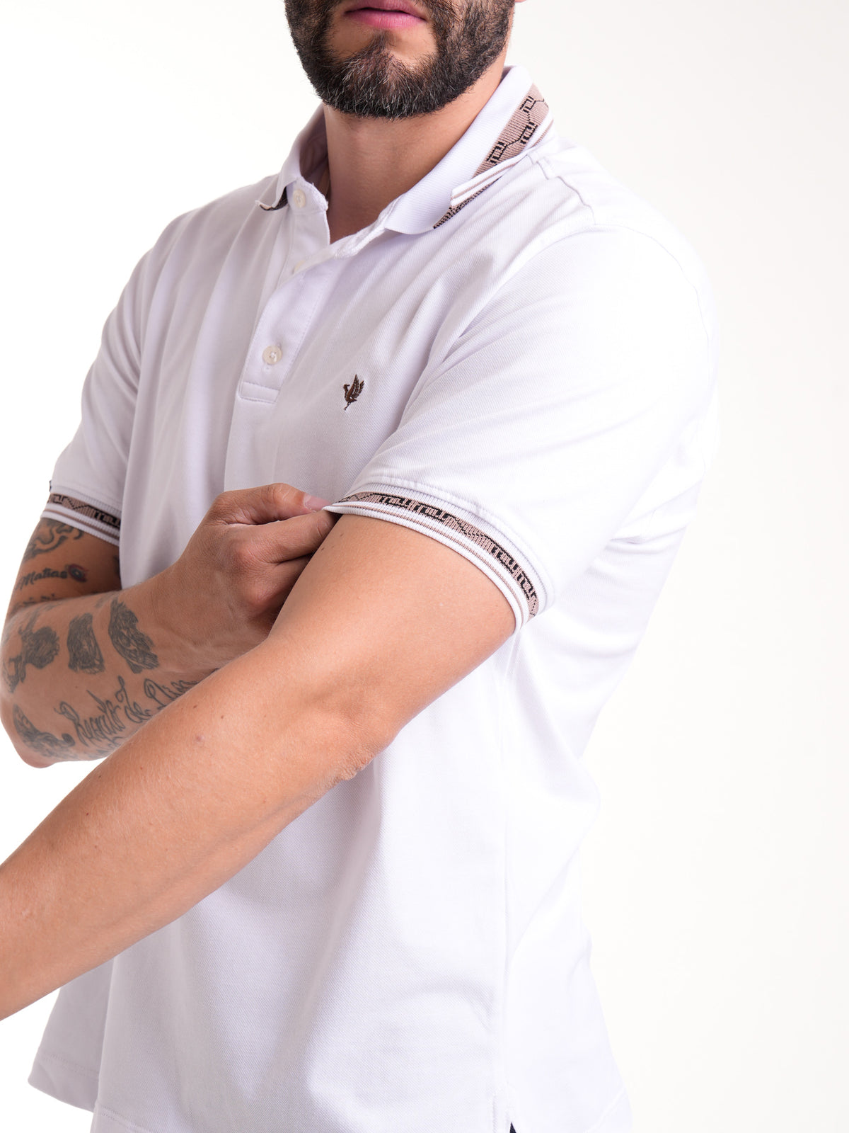 Polo Moda Masculino | Blanco con Cuello Café Claro